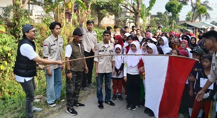 Heboh, Wabup Bandung, Sahrul Gunawan Lepas Jalan Sehat Warga Komplek Griya Jagabaya RW 13 Meriahkan HUT ke-78 Kemerdekaan RI