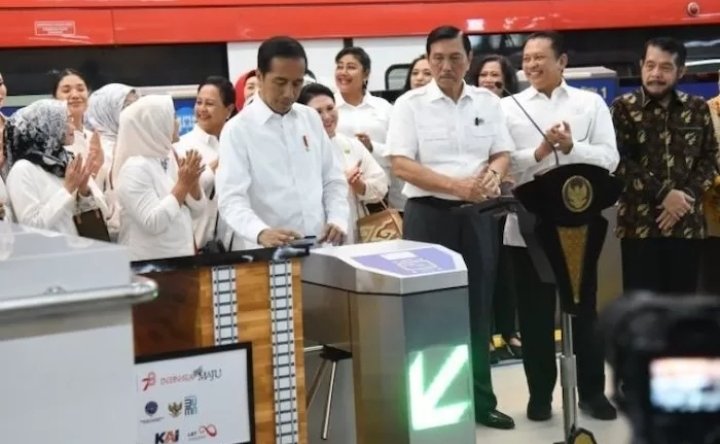 LRT Jabodebek Akhirnya Diresmikan, Pindahkan Kebiasaan ke Transportasi Umum