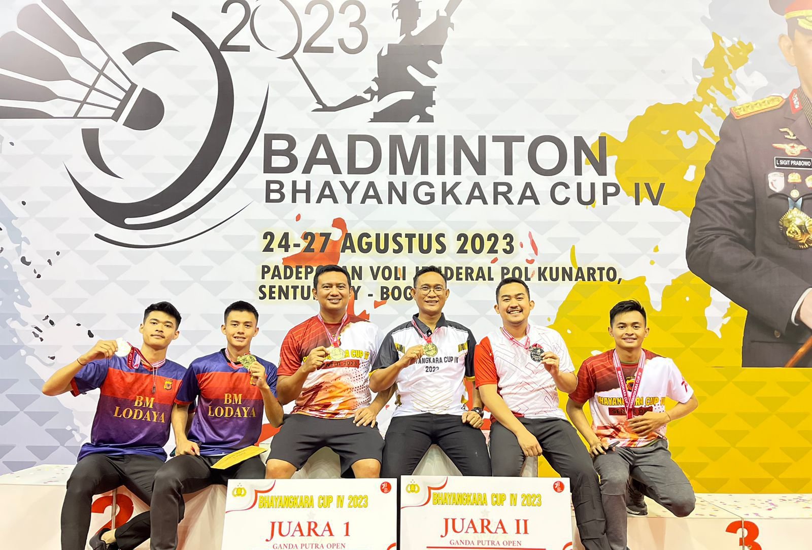 Tim Ganda Putra Polda Jabar Juara Bulutangkis Piala Kapolri