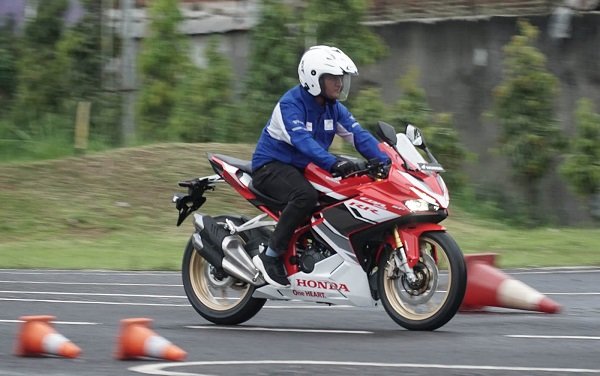 Mudah Asal Tahu Caranya, Berikut Tips Belajar Motor Kopling Manual