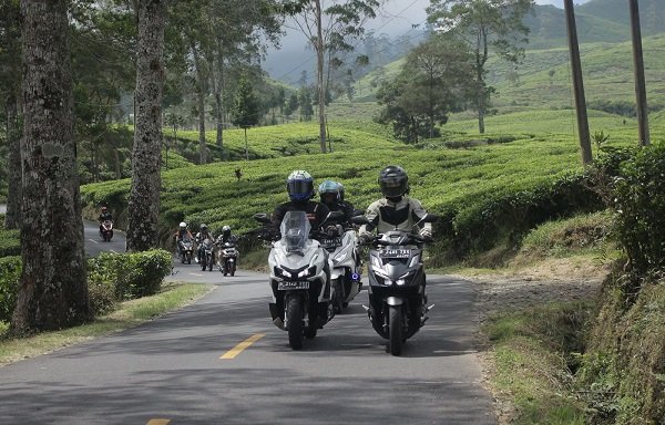 Ini Cara Mengatur Spion Sepeda Motor yang Tepat