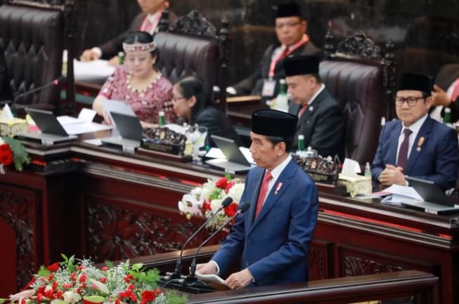 Jokowi Umumkan Gaji PNS Naik 8 Persen pada Tahun 2024