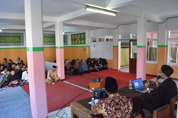 SDG Gelar Pelatihan Digital Marketing untuk Santri