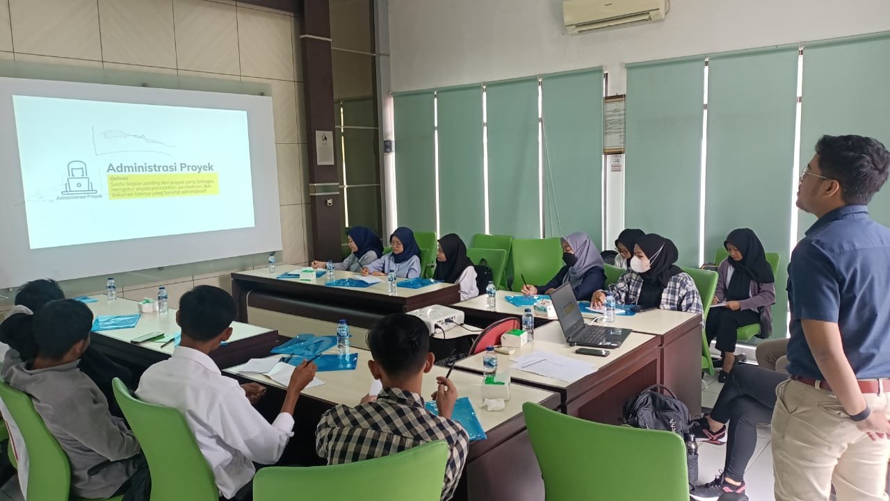 PLN Beri Pelatihan Kompetensi kepada Warga Sekitar Proyek PLTA Cisokan