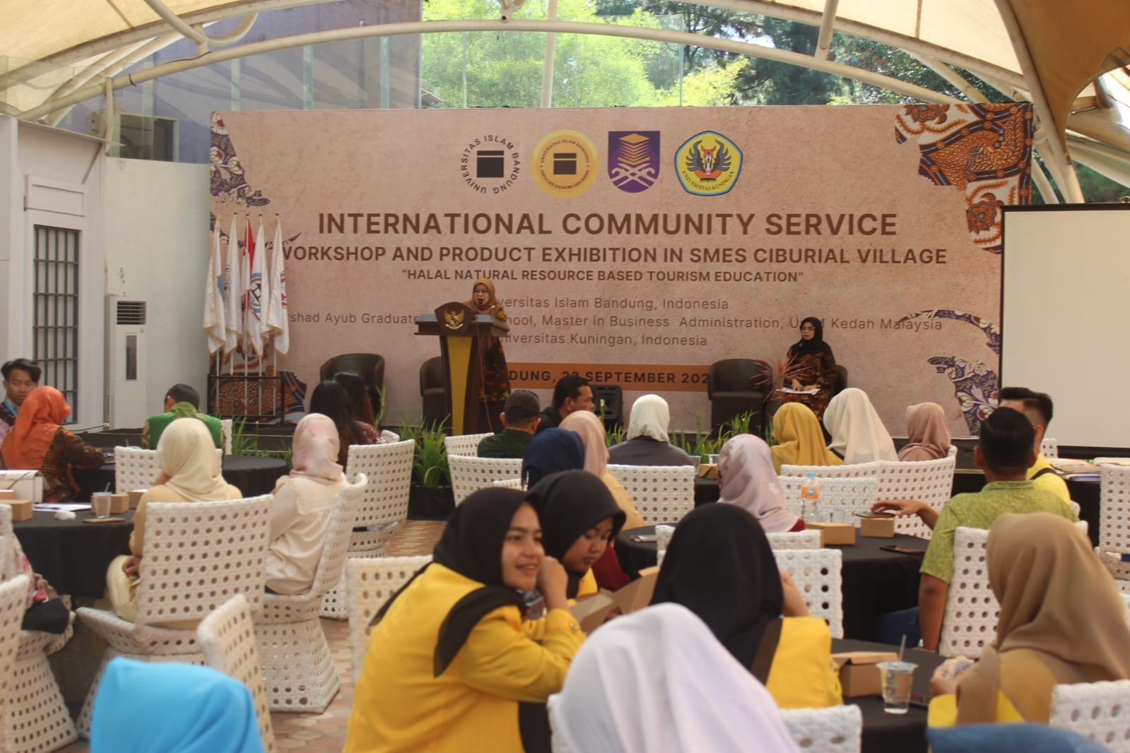 Kolaborasi dengan UiTM Kedah Malaysia dan Uniku, FEB Unisba Gelar PKM Halal Natural Resource Based Tourism Education
