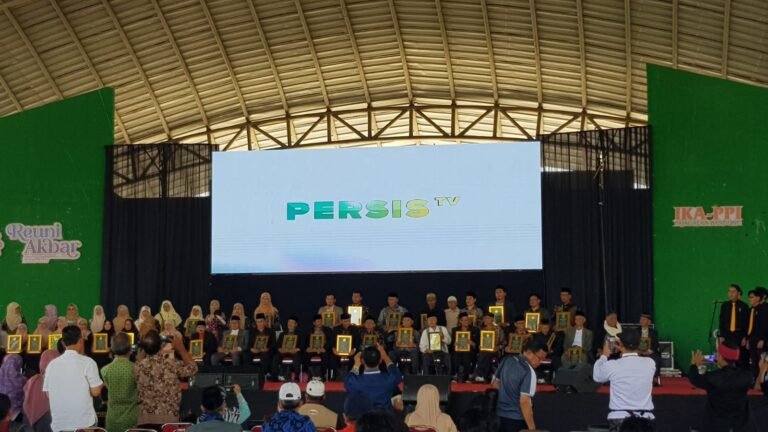 Bupati Bandung Apresiasi Reuni Akbar PPI Pajagalan Bandung, Alumni Sumbangkan Satu Unit Ambulance untuk Pesantren