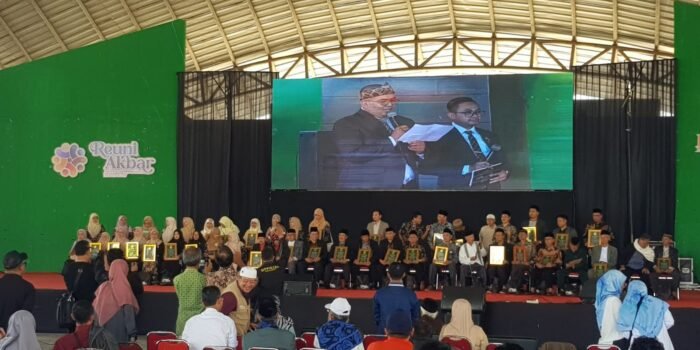 Bupati Bandung Apresiasi Reuni Akbar PPI Pajagalan Bandung, Alumni Sumbangkan Satu Unit Ambulance untuk Pesantren