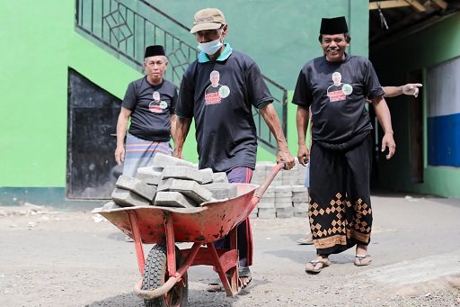 Komunitas Petebu dan Warga Gotong Royong Benahi Fasilitas Masjid