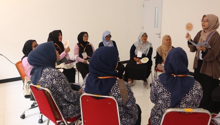 Kelompok Keilmuan Farmakologi Farmasi Klinik Sekolah Farmasi ITB dan Puskesmas Jatinangor Serta Direktorat Kampus ITB Jatinangor Gelar Kegiatan Edukasi DAGUSIBU Obat