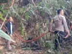 Polsek Cisarua Poles Cimahi Bantu Damkar Lembang dan Kota Baru Parahyangan Gerak Cepat Padamkan Kebakaran Lahan Pohon Bambu