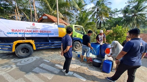 Grand Pangandaran Salurkan Bantuan Air Bersih untuk Masyarakat yang Terdampak Kekeringan