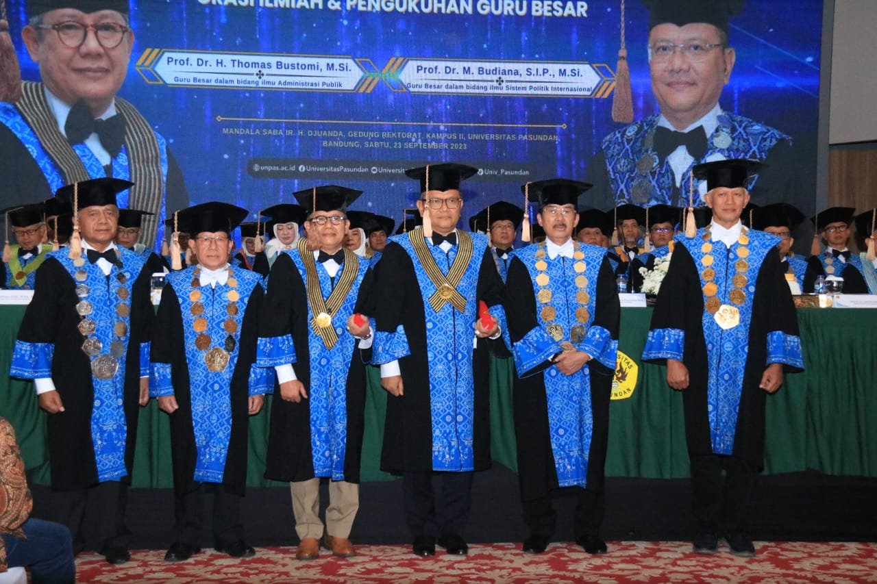 Sidang Terbuka Senat, Prof Budiana dan Prof Thomas Dikukuhkan jadi Guru Besar Unpas