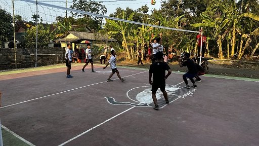 Dukung Kegiatan Olahraga, GMP Renovasi Lapangan Voli