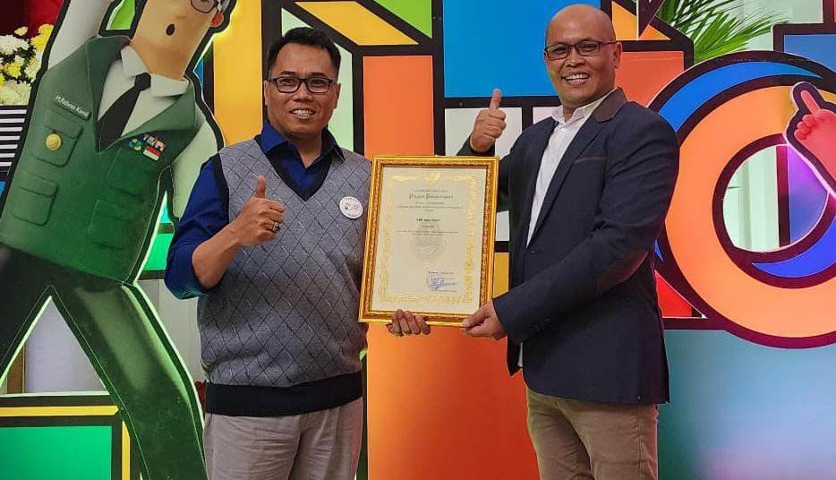 Kadiskominfotik KBB Terima Penghargaan pada Festival Literasi Digital (VIRAL) Jawa Barat