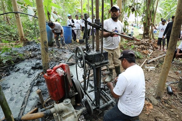 Relawan dari Nelayan Bantu Warga Mendapatkan Air Bersih