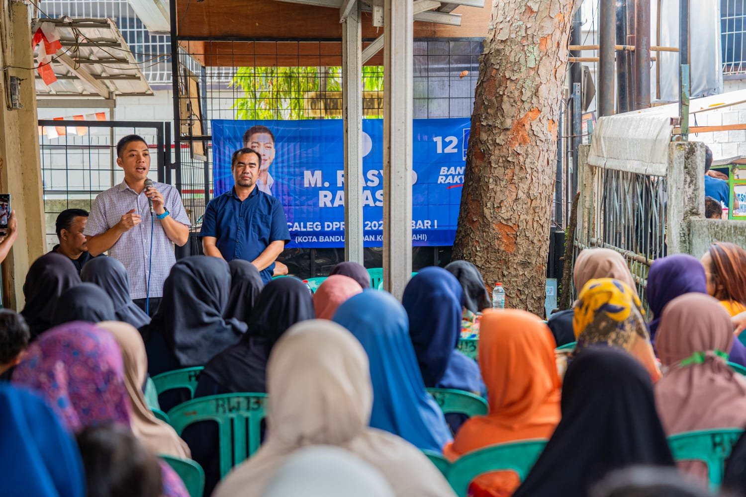Warga Cigugur Tengah Cimahi Aspirasikan Harga Bahan Pangan Mahal ke Rasyid Rajasa