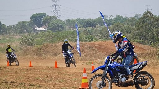 Ambil Bagian di bLU cRU School, Taklukan Trek Menantang Pakai Yamaha WR 155 R