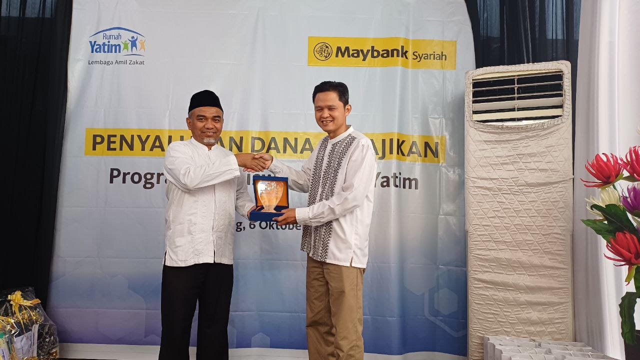Unit Usaha Syariah Maybank Indonesia Salurkan Bantuan Beasiswa untuk Ratusan Anak Yatim