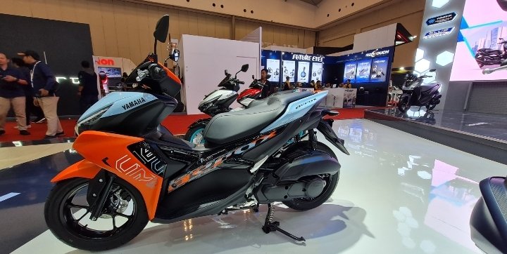 Mengusung Tema Urban Street Style, Yamaha Aerox 155 Tampil Semakin Energik dan Dinamis dengan Warna Baru
