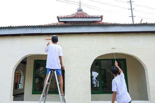 Peringati Maulid Nabi dengan Cara Gotong Royong Benahi Musala