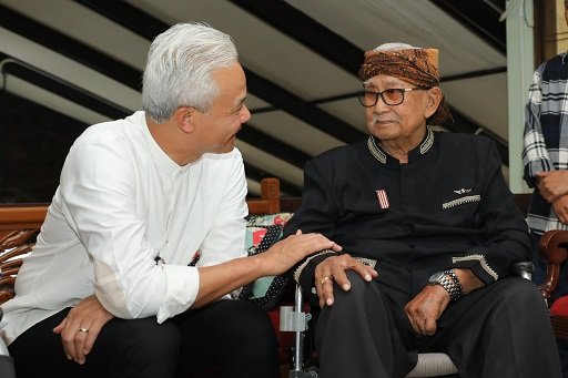 Ganjar Dijadikan Anak Angkat Solihin GP