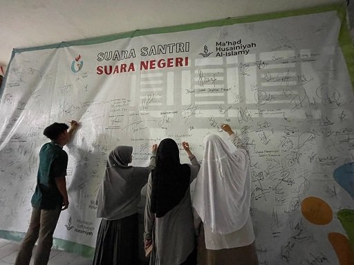 Santri Husainiyah Cicalengka Serukan Penghentian Bully dan Invasi Israel ke Palestina