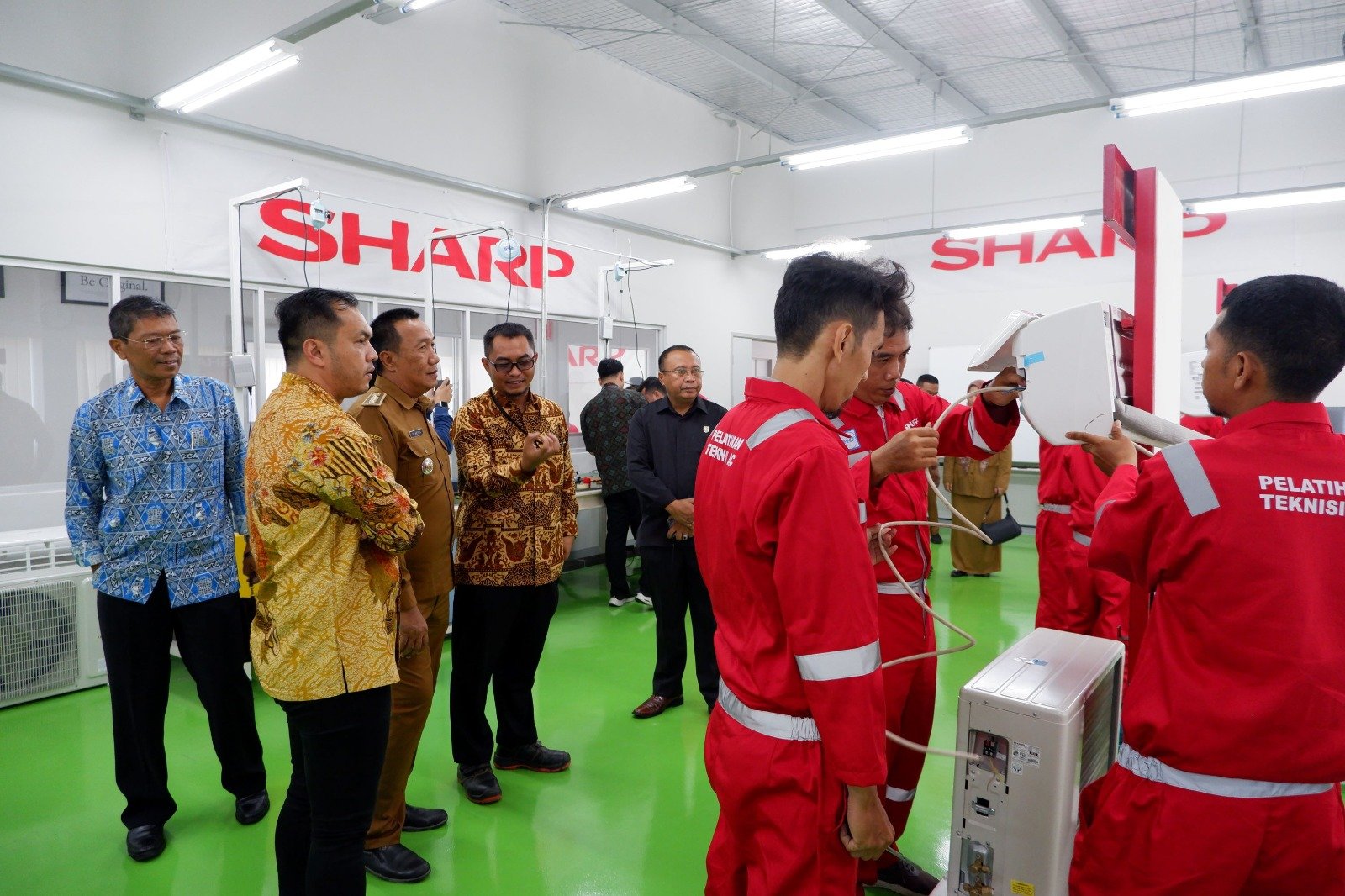 Sharp Gelar Program Pelatihan Teknisi AC Tingkatkan Kompetensi Masyarakat Karawang Memasuki Dunia Industri