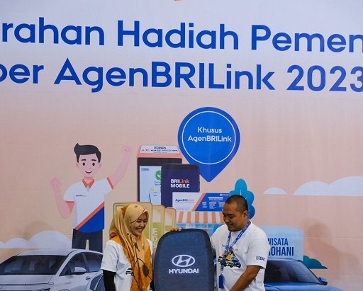 Jadi Penggerak Inklusi Keuangan, BRI Berikan Apresiasi Mobil untuk Super AgenBRILink