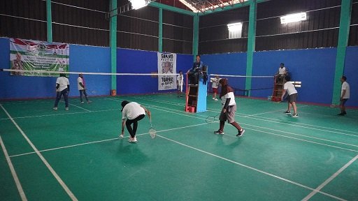 Silaturahmi Antar Ojol Melalui Kejuaraan Badminton