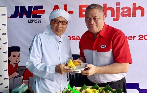 Kembangkan Potensi Santri dan Warga Sekitar, LPD Al-Bahjah Bergabung Kemitraan JNE di Cirebon