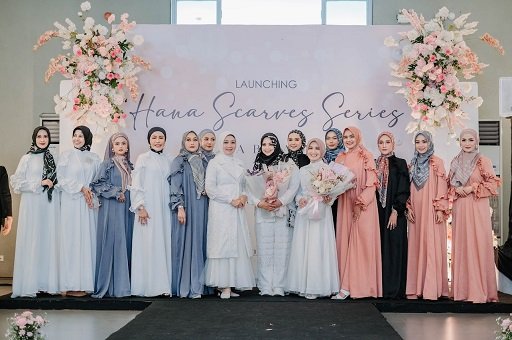 Momentum Hari Ibu, Dine Mutiara Luncurkan Kerudung Hara Series
