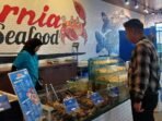 Nikmatnya Masakan Laut Segar ala Kurnia Seafood di Jalan Prof Dr Sutami Kota Bandung, Pilih Ikan Hidup lalu Ditimbang