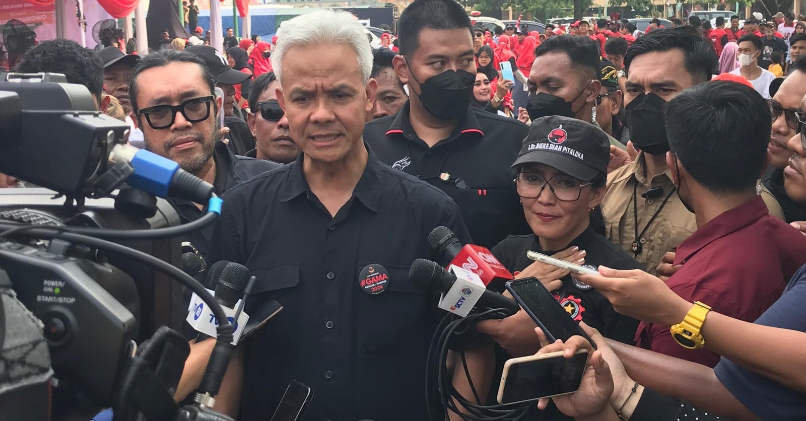 Sambangi Kecamatan Babelan, Kabupaten Bekasi, Capres Ganjar Pranowo Tampung Keluhan Petani dan Nelayan