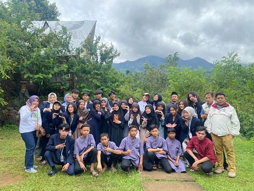 Svarga Dwipantara: Mahasiswa STIEPAR YAPARI Bandung Berikan Edukasi dan Sosialisasi Kebudayaan kepada Anak-anak di Panti Asuhan