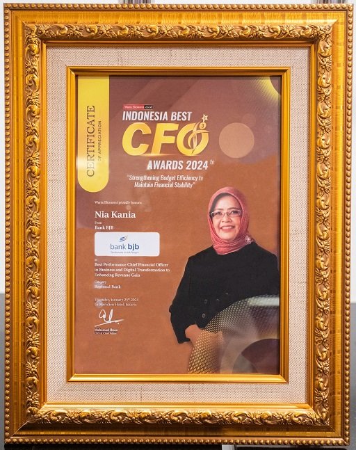 Mampu Akselerasi Bisnis, Direktur Keuangan bank bjb Nia Kania Raih Penghargaan Best Performance CFO