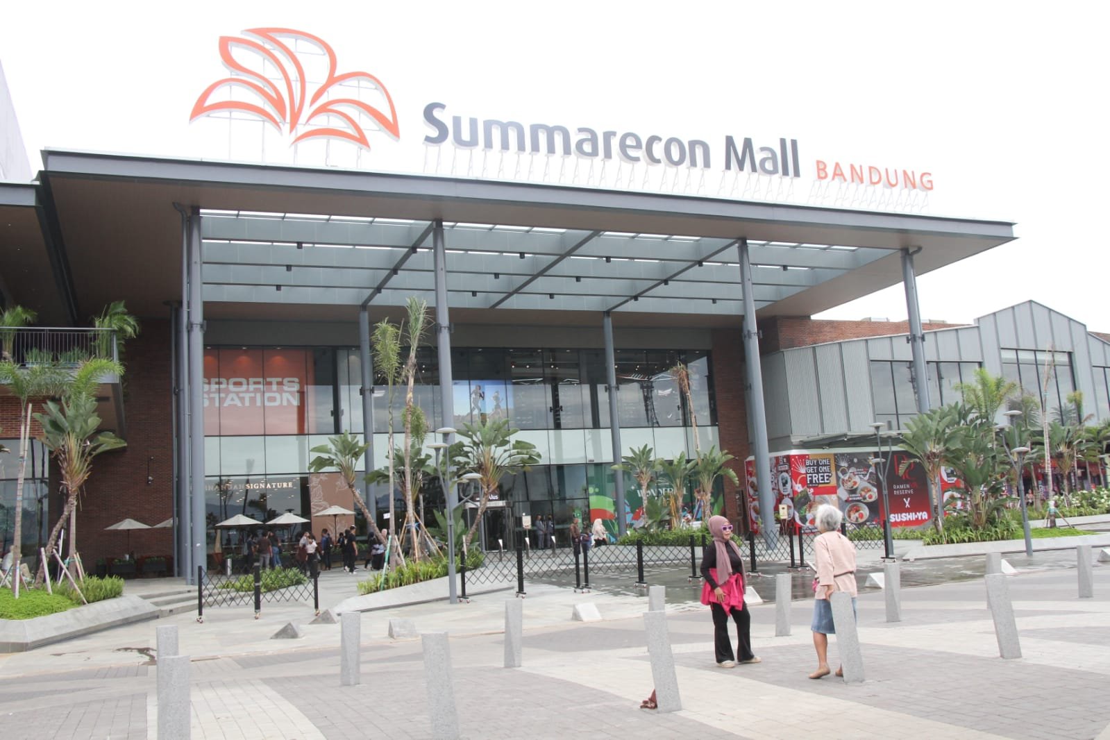 Grand Opening Sumarecon Mall Bandung