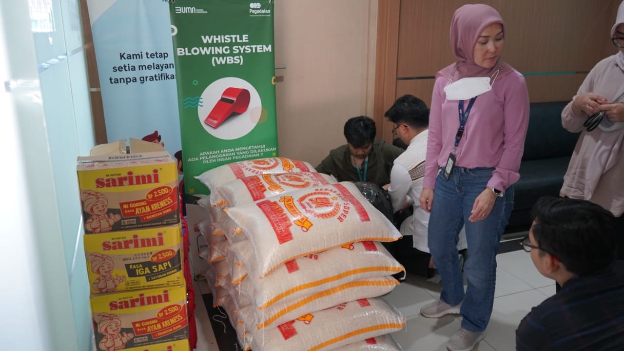 Pegadaian Kanwil X Jabar Serahkan Bantuan untuk Korban Banjir