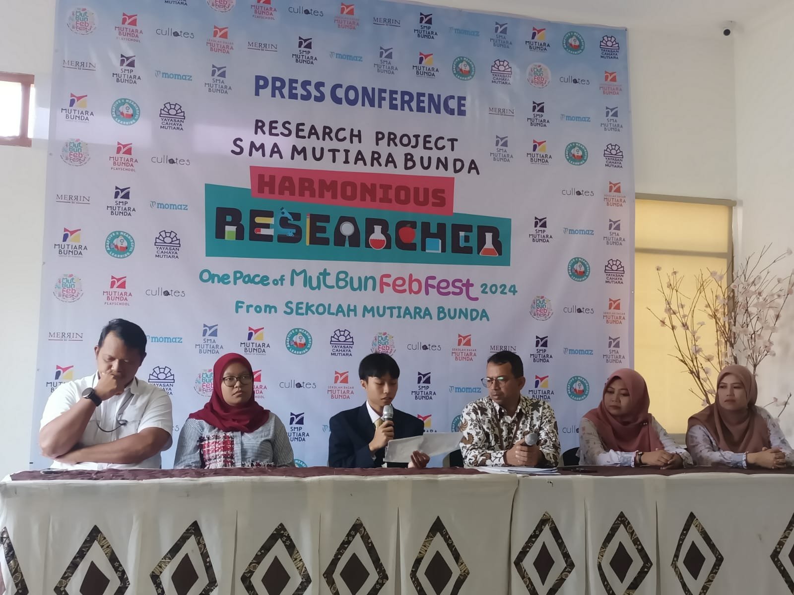 Inovasi Kurangi Sampah Plastik, Siswa SMA Mutiara Bunda Bikin Bioplastik dari Sisik Ikan Nila