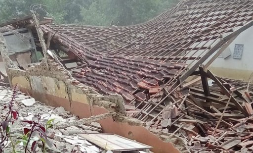 Kampung Cigombong KBB Diterjang Pergerakan Tanah, Rumah dan Sekolah Rusak