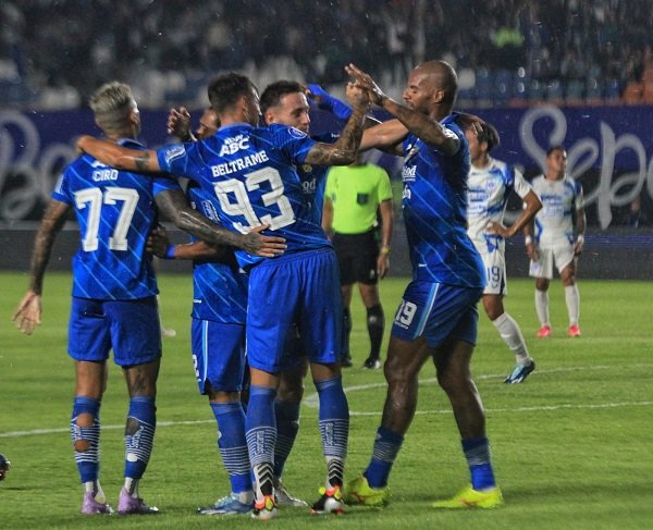 Hasil Liga 1: Bungkam PSIS 3-0, Persib Naik ke Posisi 2 Klasemen