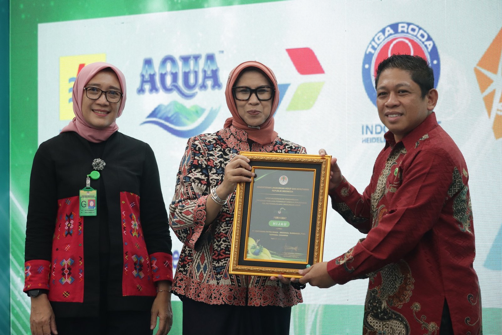 DLH Provinsi Jabar Ganjar Penghargaan Program Proper bagi Perusahaan yang Taat Lingkungan