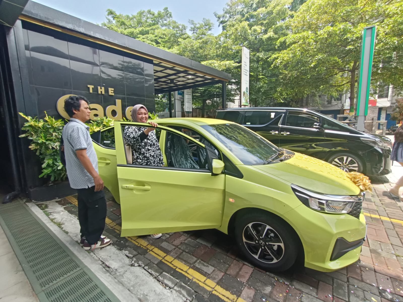 Pegadaian Serahkan Hadiah Satu Unit Mobil pada Nasabah Program Mulia