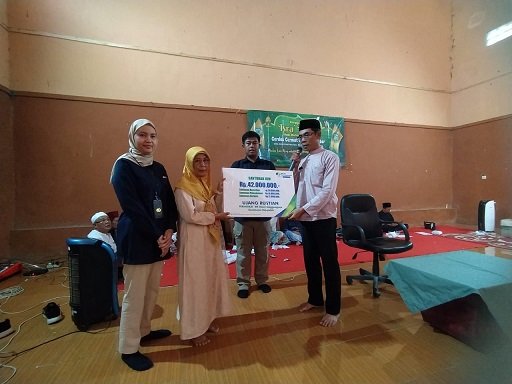 BPJamsostek Serahkan Santunan Kematian Rp42 Juta kepada Ahli Waris Ketua RW Desa Manggungjaya