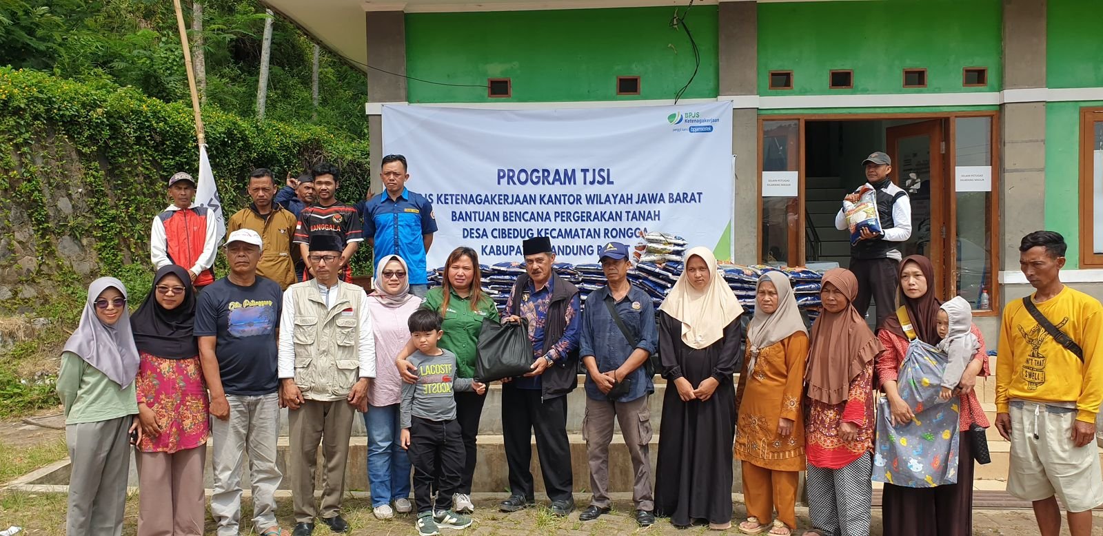 BPJS Ketenagakerjaan Jabar Beri Bantuan Bagi Korban Angin Puting Beliung Cicalengka dan Pergerakan Tanah Kabupaten Bandung Barat