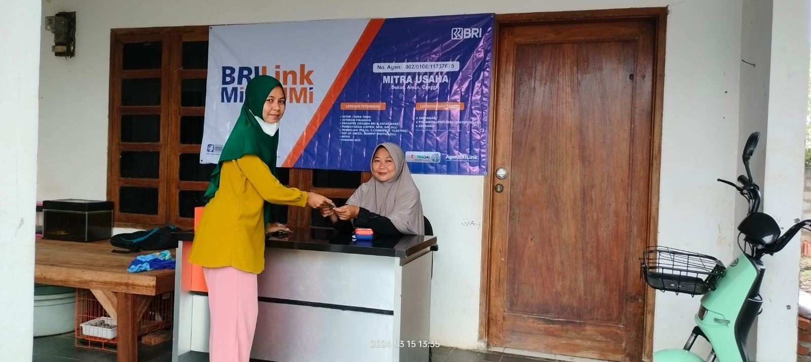 Kisah Agen Mitra UMi di Karawang, Tak Hanya Menambah Penghasilan Tapi Juga Bantu Ekonomi Warga Sekitar