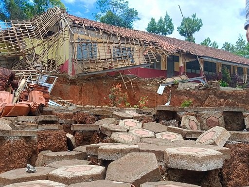 PVMBG Ungkap Penyebab Pergerakan Tanah di Kampung Cigombong KBB