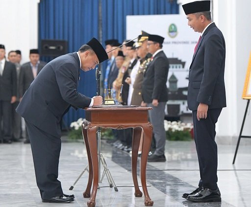 Herman Suryatman Dilantik Jadi Sekda Jabar
