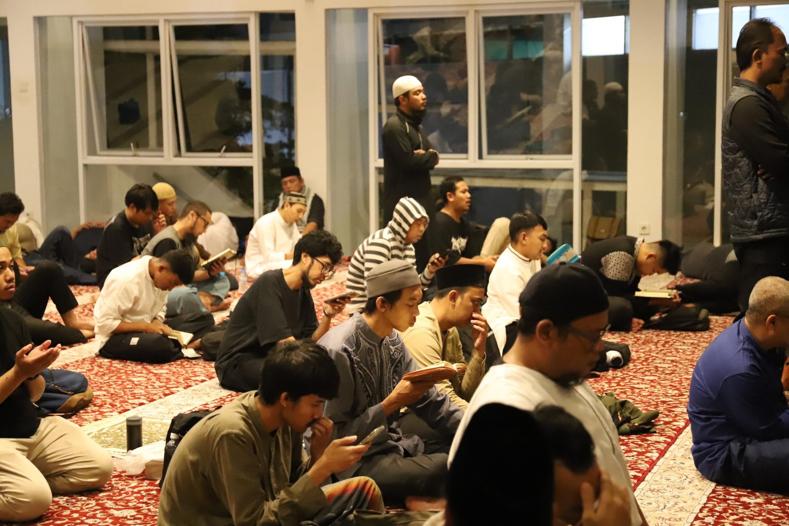 Ramadan Ke-27, Masjid Maaimmaskuub Perumda Tirtaweing Dipenuhi Jemaah yang Iktikaf