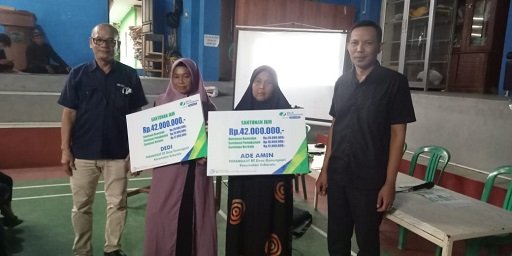 BPJamsostek Serahkan Santunan Kematian Rp42 Juta kepada Ahli Waris Perangkat Desa Gunungsari