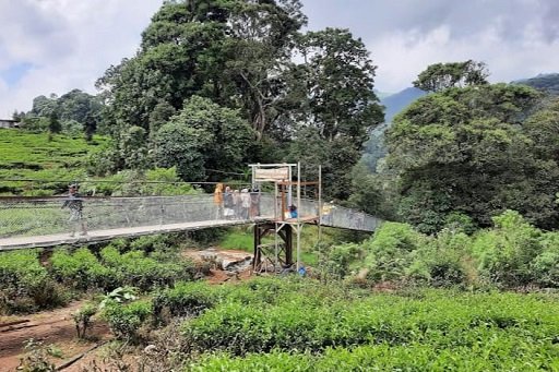 Wisatawan Padati Wisata Selfie Jembatan Gantung Rengganis